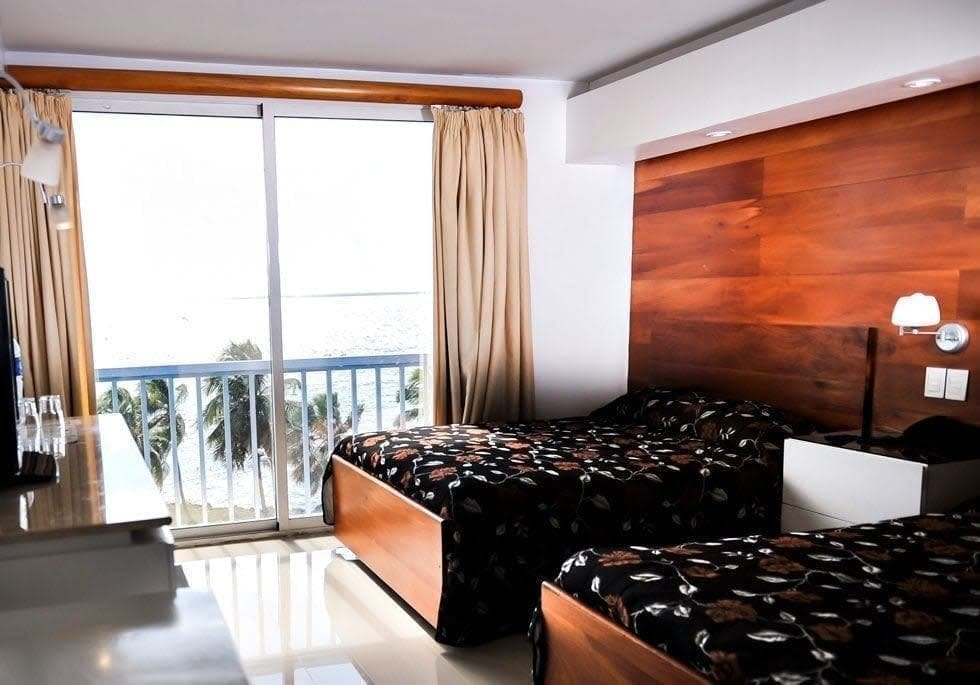 Hotel Napolitano, Santo Domingo, Distrito Nacional, Dominican RepublicSanto Domingo Av. George Washington No.51 Santo Domingo 809-687-1131 reservas@napolitano.do http://www.napolitano.com.do/