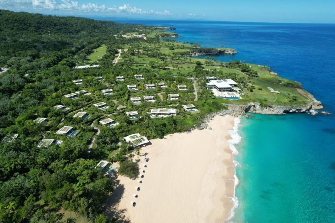 Backed by jungle, fronted by a sweep of Atlantic Ocean, Amanera enjoys a panoramic clifftop perch on the Dominican Republic’s pristine north coast beaches. Set above the celebrated golden sands of Playa Grande, the resort offers unparalleled access to water sports and back-to-nature experiences, infused with the spice and flavour of Dominican life.