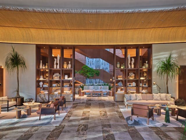 Punta Espada, Cap Cana, Dominican Republic 23000Cap Cana El St. Regis Cap Cana Resort marca la llegada de la emblemática marca de lujo a la República Dominicana. Fundada hace más de un siglo por John Jacob Astor IV con la inauguración de The St. Regis New York, la marca se ha convertido desde entonces en un símbolo de refinamiento absoluto y servicio personalizado. La marca internacional de ultralujo continúa expandiendo su cartera de hoteles y, en el proceso, está trayendo su legado de servicio de mayordomo y rituales exclusivos a la ciudad de Punta Cana.